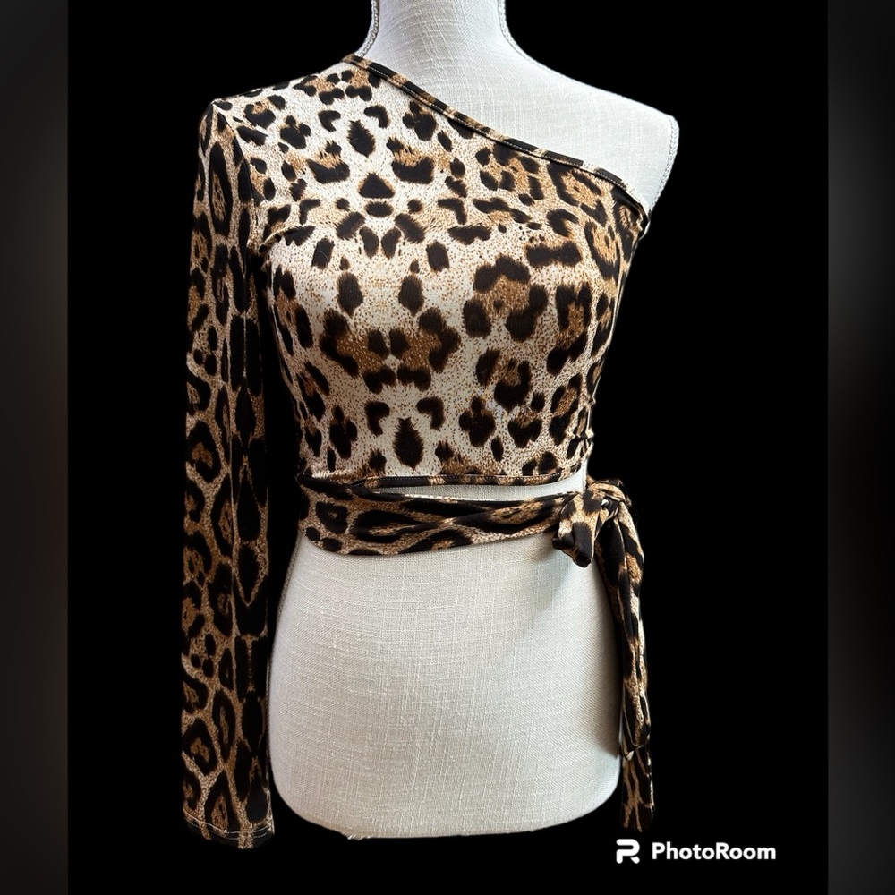 SHEIN sz SM leopard print Cold shoulder fitted crop top NWOT - Picture 3 of 7